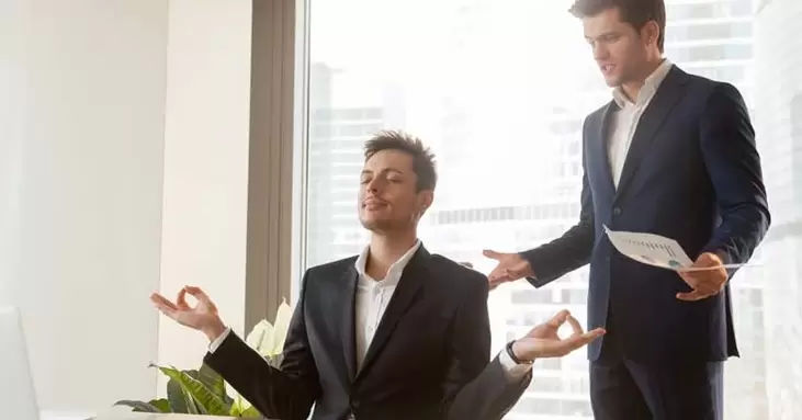 स्वाभाविक रूप से शक्ति बढ़ाने के लिए काम से आराम करें